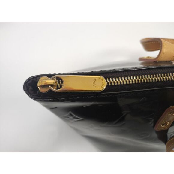 Louis Vuitton PM Bellevue Vernis Monogram Handbag in Black Leather - Picture 4 of 12